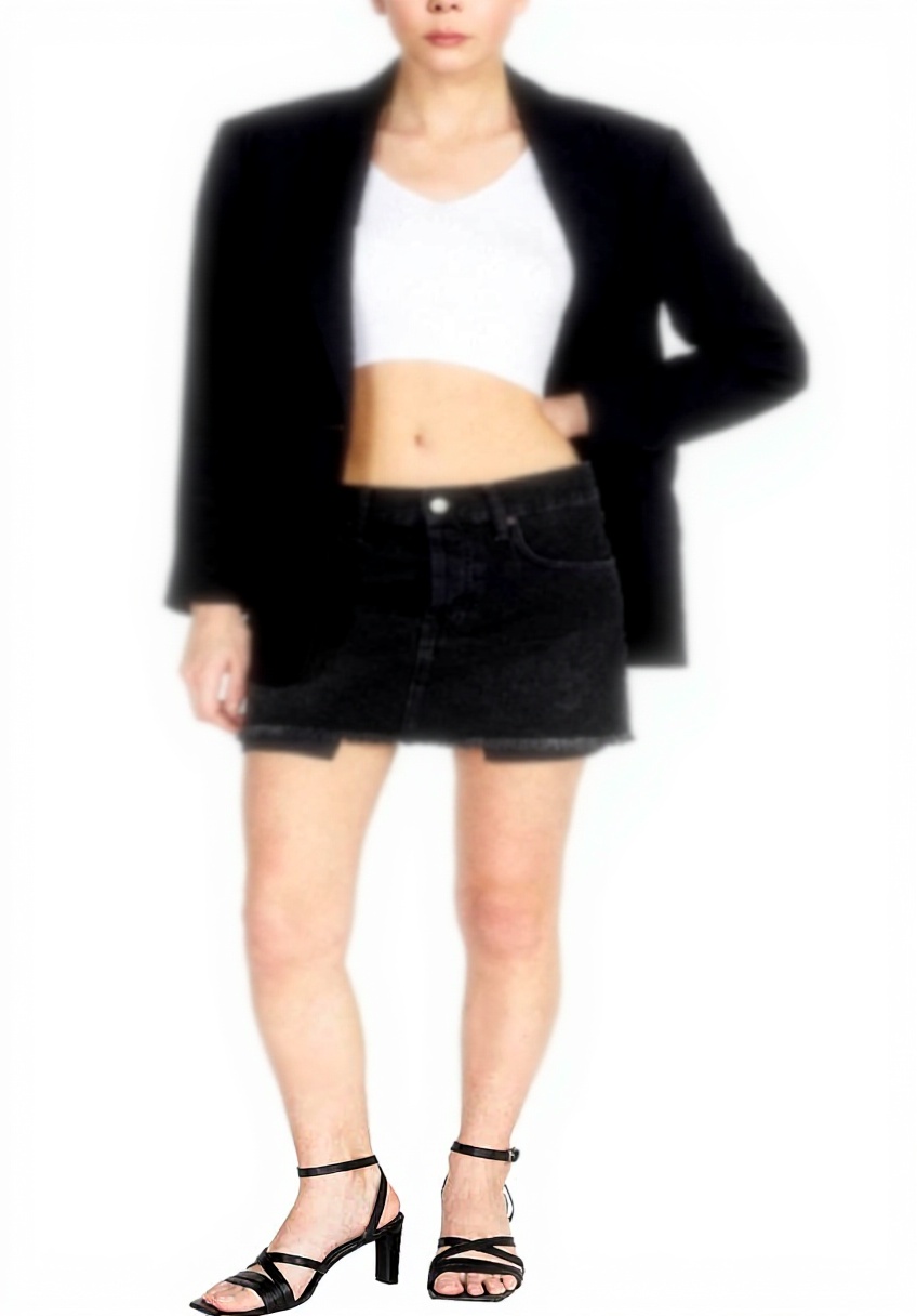 'SISLEY gonna donna in cotone denim nero indossata in un contesto urbano'