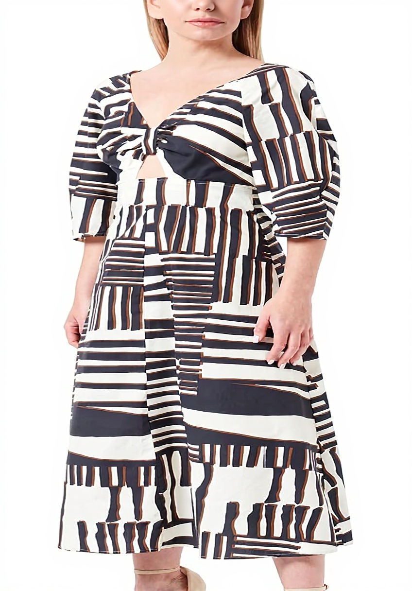 Vestito Sisley Donna in cotone multicolor indossato in un ambiente casual