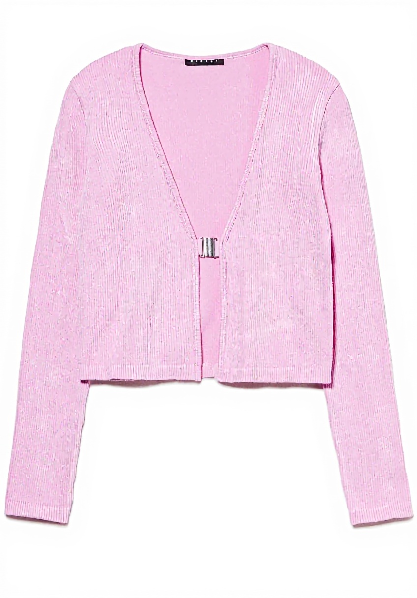 Donna che indossa il cardigan SISLEY in un ambiente casual
