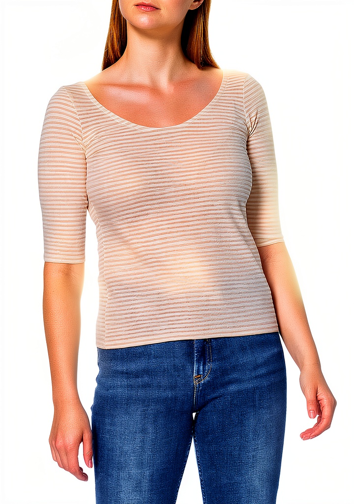 'Maglione donna Sisley multicolor indossato in un contesto casual'